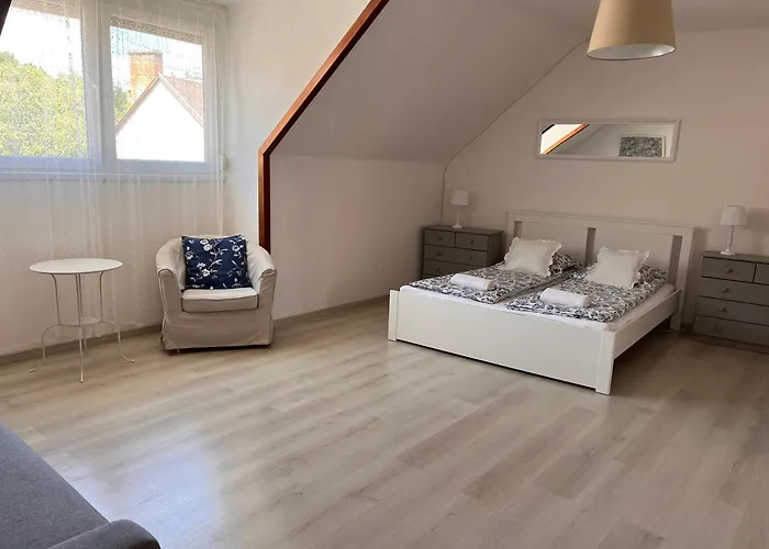 Pacsirta Grand * אגר