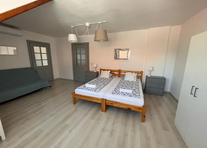 בית הארחה Pacsirta Grand *