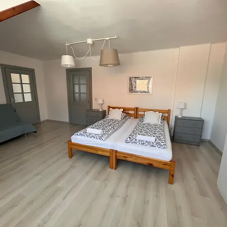 Vendégház Pacsirta Grand *